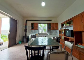 Sala da pranzo - Villa contrada Pernicotto, Adrano - photo 12