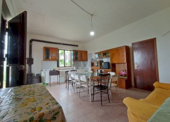 Sala da pranzo - Villa contrada Pernicotto, Adrano - photo 14