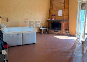 Soggiorno - Four-room apartment VIA UMBERTO
 
305, San Pietro Clarenza - photo 6