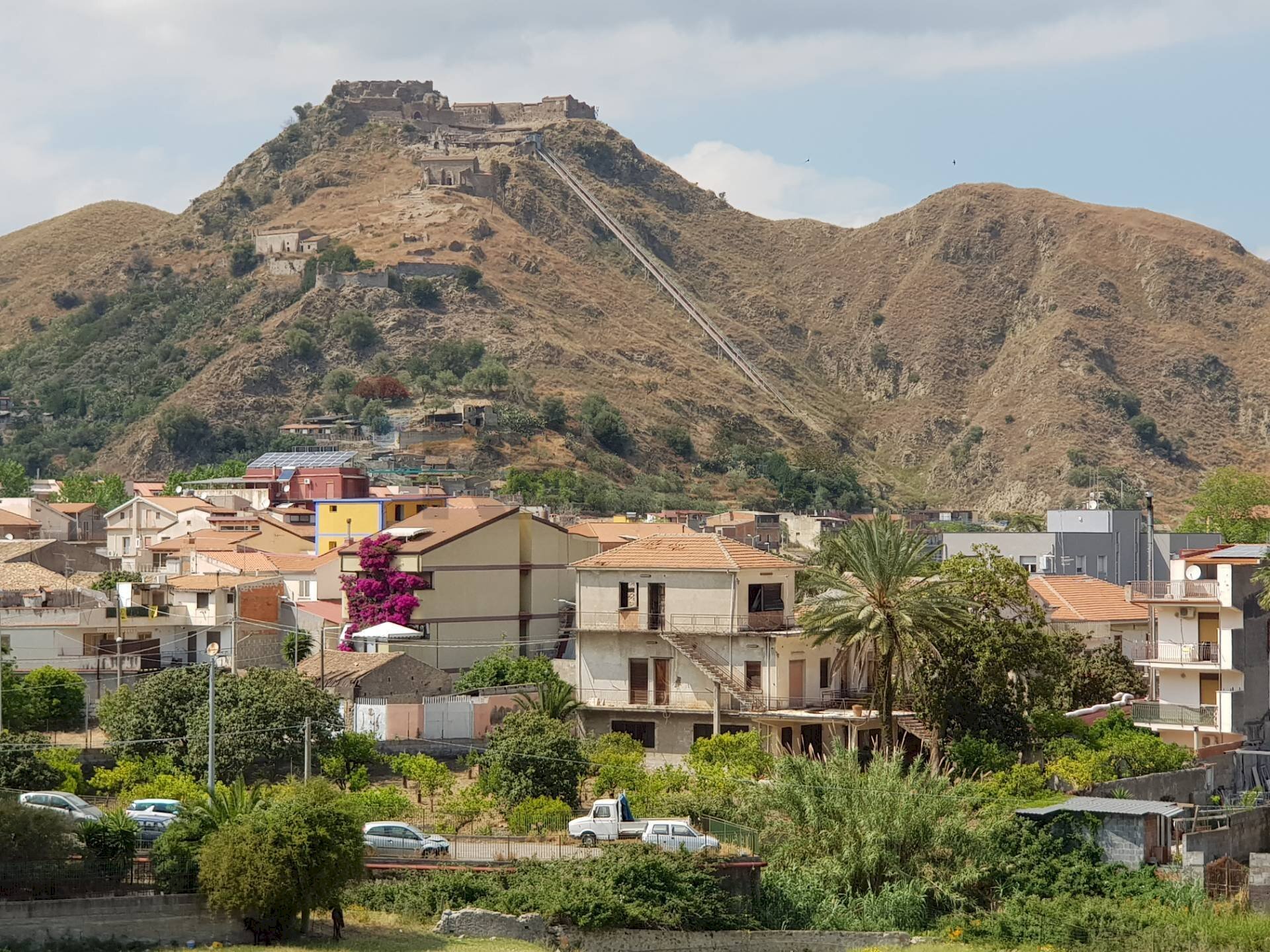Vista delle montagne - Appartamento via Ingegnere Giuseppe Tomarchio
 
4, Calatabiano - foto 1