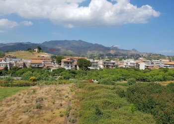 Vista delle montagne - Appartamento via Ingegnere Giuseppe Tomarchio
 
4, Calatabiano - foto 6