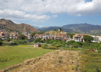 Vista delle montagne - Appartamento via Ingegnere Giuseppe Tomarchio
 
4, Calatabiano - foto 7