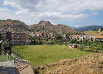 Vista delle montagne - Appartamento via Ingegnere Giuseppe Tomarchio
 
4, Calatabiano - foto 8