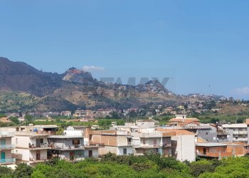 Vista delle montagne - Appartamento via Ingegnere Giuseppe Tomarchio
 
4, Calatabiano - foto 9