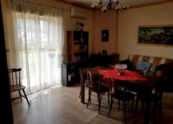 Sala da pranzo - Appartamento via Ingegnere Giuseppe Tomarchio
 
4, Calatabiano - foto 25