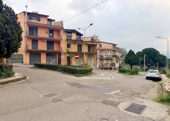 Edificio all\'aperto - Appartamento VIA GIUSEPPE GARIBALDI
 
30, Graniti - foto 24