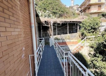 Balcone - Trilocale VIA LIVORNO
 
17, Aci Castello - foto 2