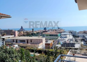 Balcone - Trilocale VIA LIVORNO
 
17, Aci Castello - foto 3