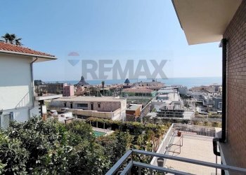 Balcone - Trilocale VIA LIVORNO
 
17, Aci Castello - foto 4