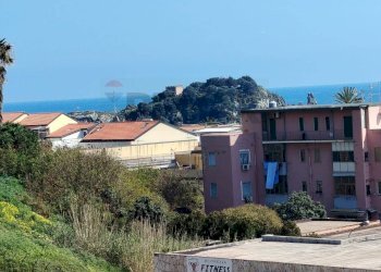 Edificio all\'aperto - Trilocale VIA LIVORNO
 
17, Aci Castello - foto 40