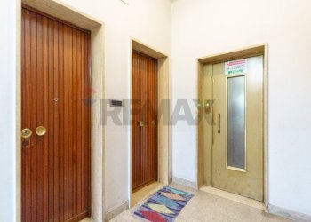 Ascensore e Ingresso immobile - Appartamento Catania - foto 6