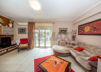 Soggiorno - Trilocale VIA DELLA SIBILLA
 
29, Catania - foto 2