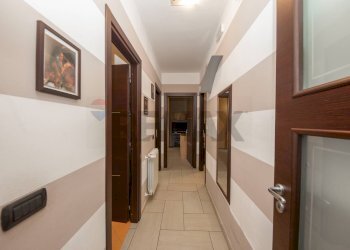 Hall / corridoio - Trilocale VIA DELLA SIBILLA
 
29, Catania - foto 7