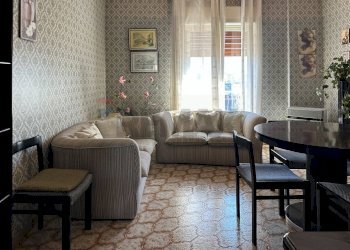 Sala da pranzo - Appartamento Via valle allegra
 
13, Gravina di Catania - foto 9