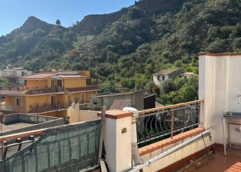 Vista delle montagne - Casa indipendente Via Sparagonà Vico III
 
1, Santa Teresa di Riva - foto 11