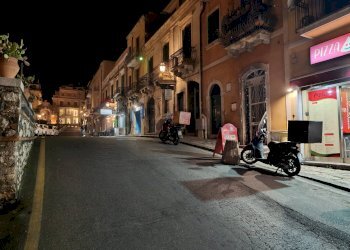 Edificio all\'aperto - Commercial Activity Viale San Pancrazio
 
40, Taormina - photo 4