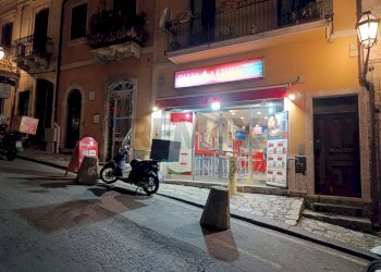 Edificio all\'aperto - Commercial Activity Viale San Pancrazio
 
40, Taormina - photo 12