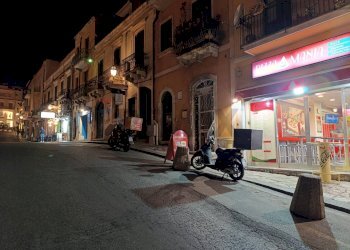 Edificio all\'aperto - Commercial Activity Viale San Pancrazio
 
40, Taormina - photo 18