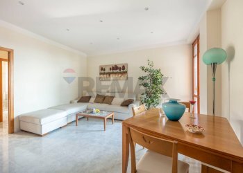 Sala da pranzo - Trilocale Via Giacomo Matteotti
 
28, Aci Sant'Antonio - foto 1