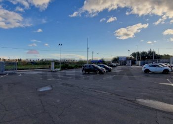 Vista generale dal parcheggio - Locale Commerciale Via Gelso Bianco
32, Catania - foto 5