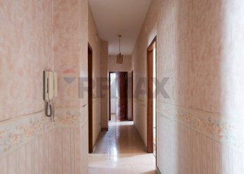 Hall / corridoio - Appartamento Via Libertà
 
44, Aci Catena - foto 10