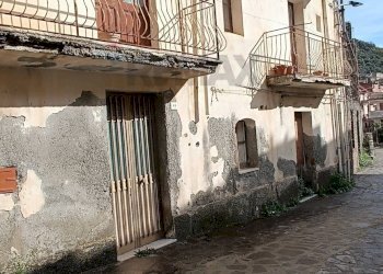 Edificio all\'aperto - Casa indipendente ADRIANO
 
17/19, Pagliara - foto 1