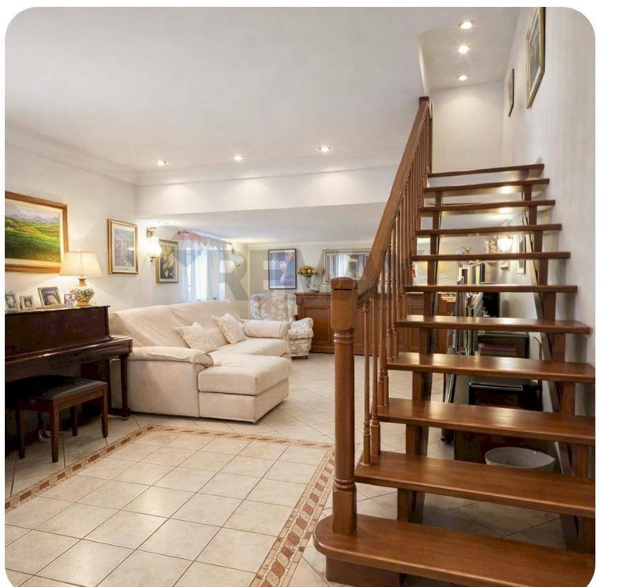 Scale - Appartamento VIA GIACOMO LEOPARDI
 
5, Gravina di Catania - foto 2