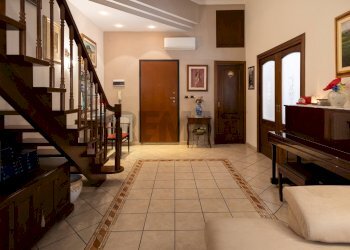 Scale - Appartamento VIA GIACOMO LEOPARDI
 
5, Gravina di Catania - foto 5