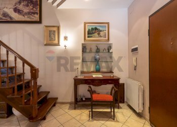 Scale - Appartamento VIA GIACOMO LEOPARDI
 
5, Gravina di Catania - foto 6