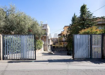 Edificio all\'aperto - Appartamento VIA GIACOMO LEOPARDI
 
5, Gravina di Catania - foto 40