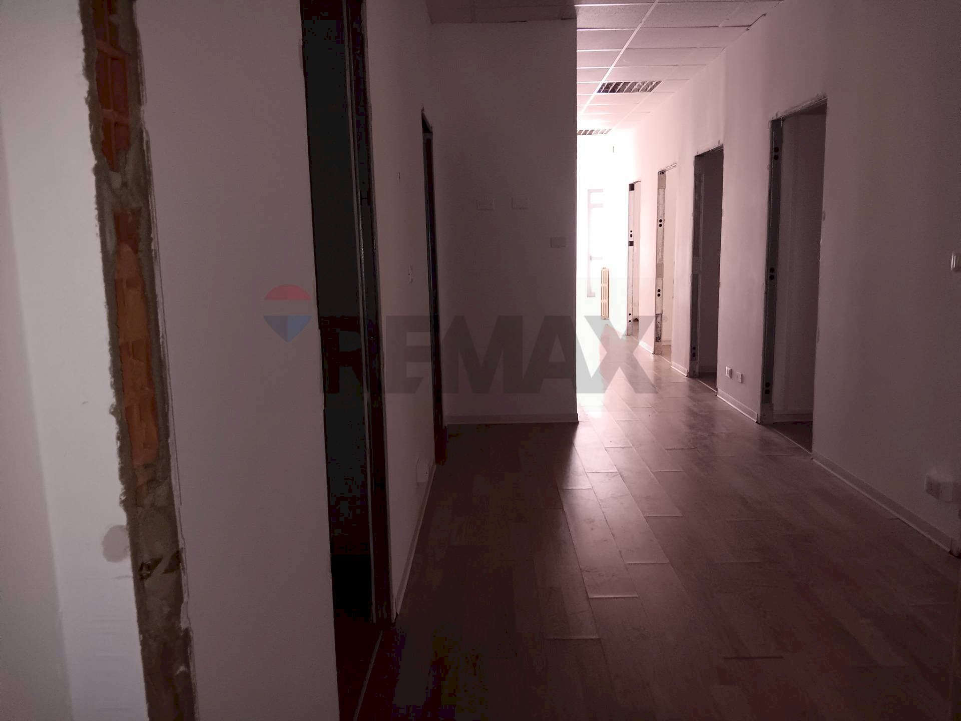 Hall / corridoio - Commercial Premises Via Rosario Livatino
 
130, Enna - photo 3