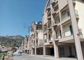 Edificio all\'aperto - Commercial Premises Via Rosario Livatino
 
130, Enna - photo 1