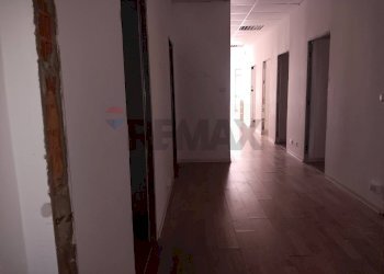 Hall / corridoio - Commercial Premises Via Rosario Livatino
 
130, Enna - photo 3