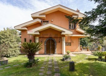 Casa all\'aperto - Villa via Giacomo Leopardi
 
18, Nicolosi - foto 1