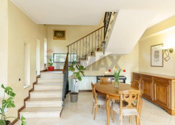 Scale - Villa via Giacomo Leopardi
 
18, Nicolosi - foto 8