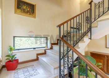 Scale - Villa via Giacomo Leopardi
 
18, Nicolosi - foto 18