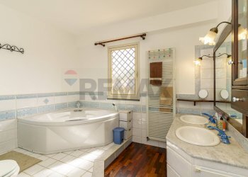 Bagno - Villa via Giacomo Leopardi
 
18, Nicolosi - foto 25
