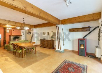 Sala da pranzo - Villa via Giacomo Leopardi
 
18, Nicolosi - foto 45