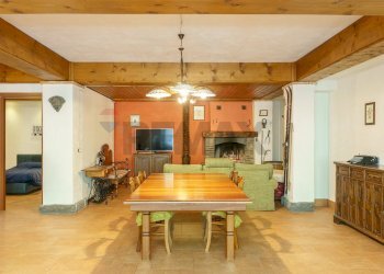 Sala da pranzo - Villa via Giacomo Leopardi
 
18, Nicolosi - foto 46