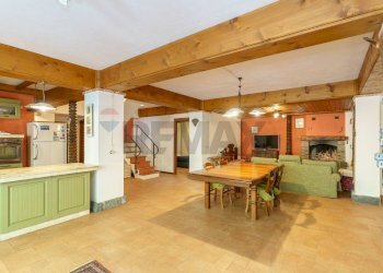 Sala da pranzo - Villa via Giacomo Leopardi
 
18, Nicolosi - foto 47