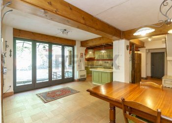 Sala da pranzo - Villa via Giacomo Leopardi
 
18, Nicolosi - foto 49