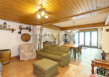 Sala da pranzo - Villa via Giacomo Leopardi
 
18, Nicolosi - foto 53