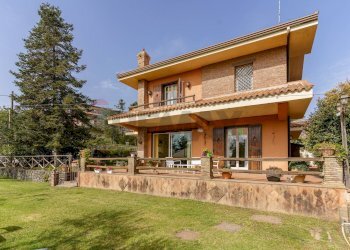 Casa all\'aperto - Villa via Giacomo Leopardi
 
18, Nicolosi - foto 76