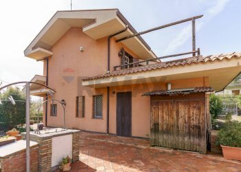 Casa all\'aperto - Villa via Giacomo Leopardi
 
18, Nicolosi - foto 79