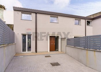 Terrazza - Villa a Schiera VIA SALVATORE TOMASELLI
 
1, Nicolosi - foto 2