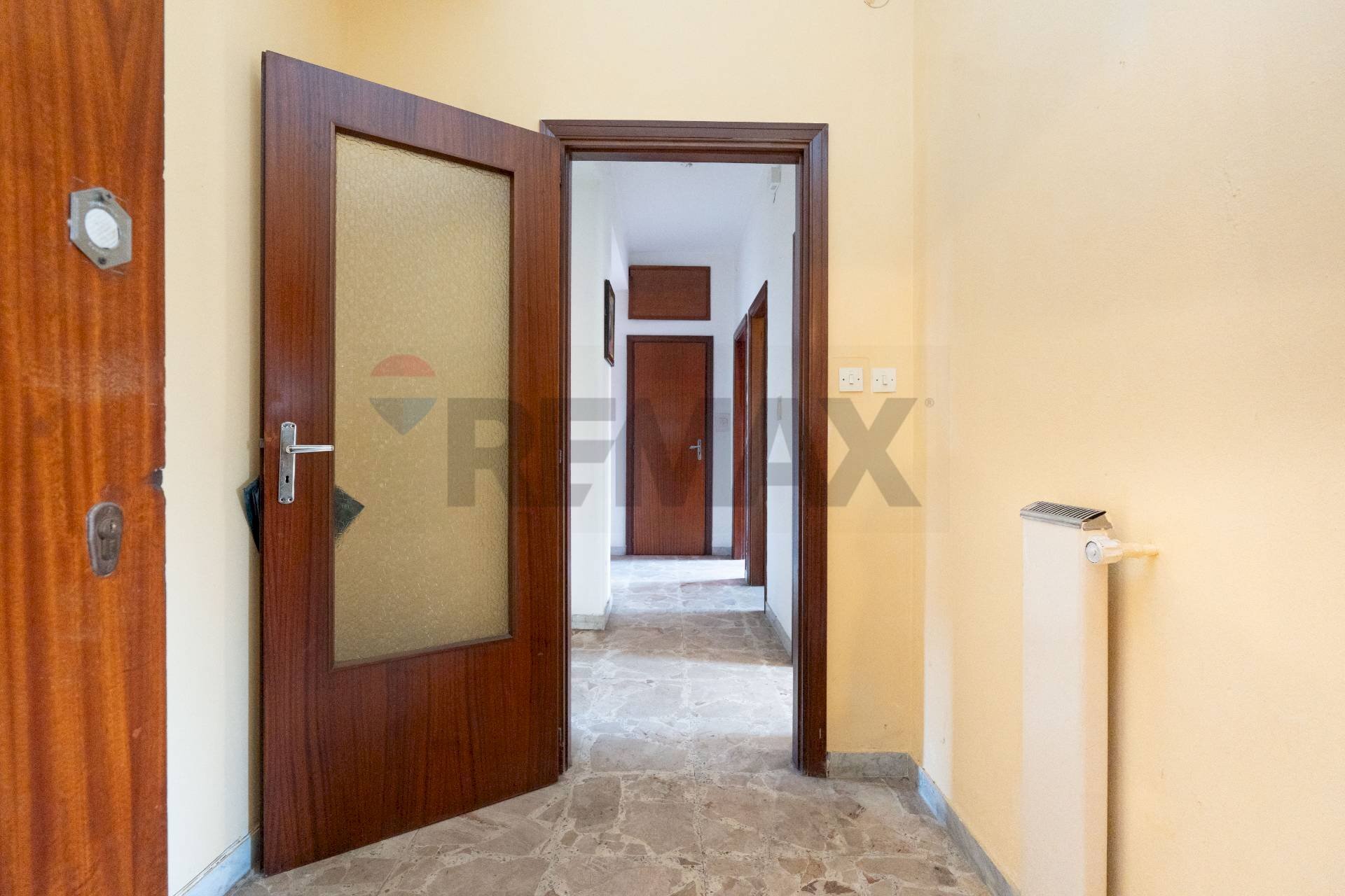 Hall / corridoio - Apartment via Vincenzo Bellini
68, Valverde - photo 2