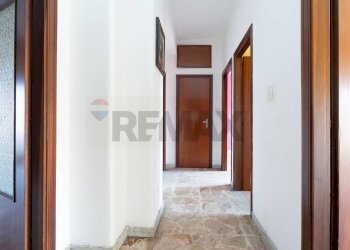 Hall / corridoio - Apartment via Vincenzo Bellini
 
68, Valverde - photo 9