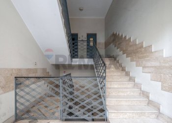 Scale - Appartamento Via Giacomo Puccini
 
32, Catania - foto 11