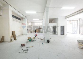 Non correlato - Locale Commerciale Via Alessandro Volta
 
42, Catania - foto 8