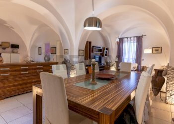 Sala da pranzo - Villa via San Marco
 
3, Calatabiano - foto 1